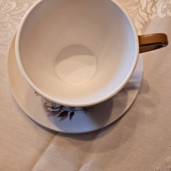 Vintage Rose Pattern Melmac Cups and Saucers set of 7 - Picture 3 of 3